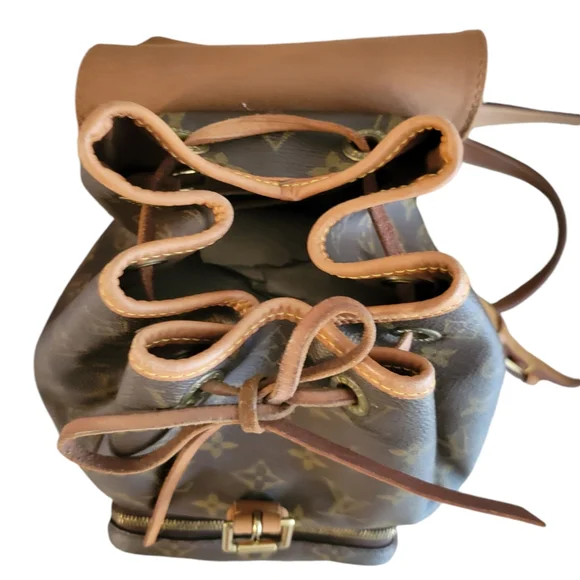 Louis Vuitton Montsouris MM Backpack - Picture 16 of 16